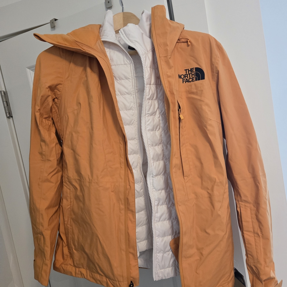 The North Face Women's XS Ski Jacket in Topaz